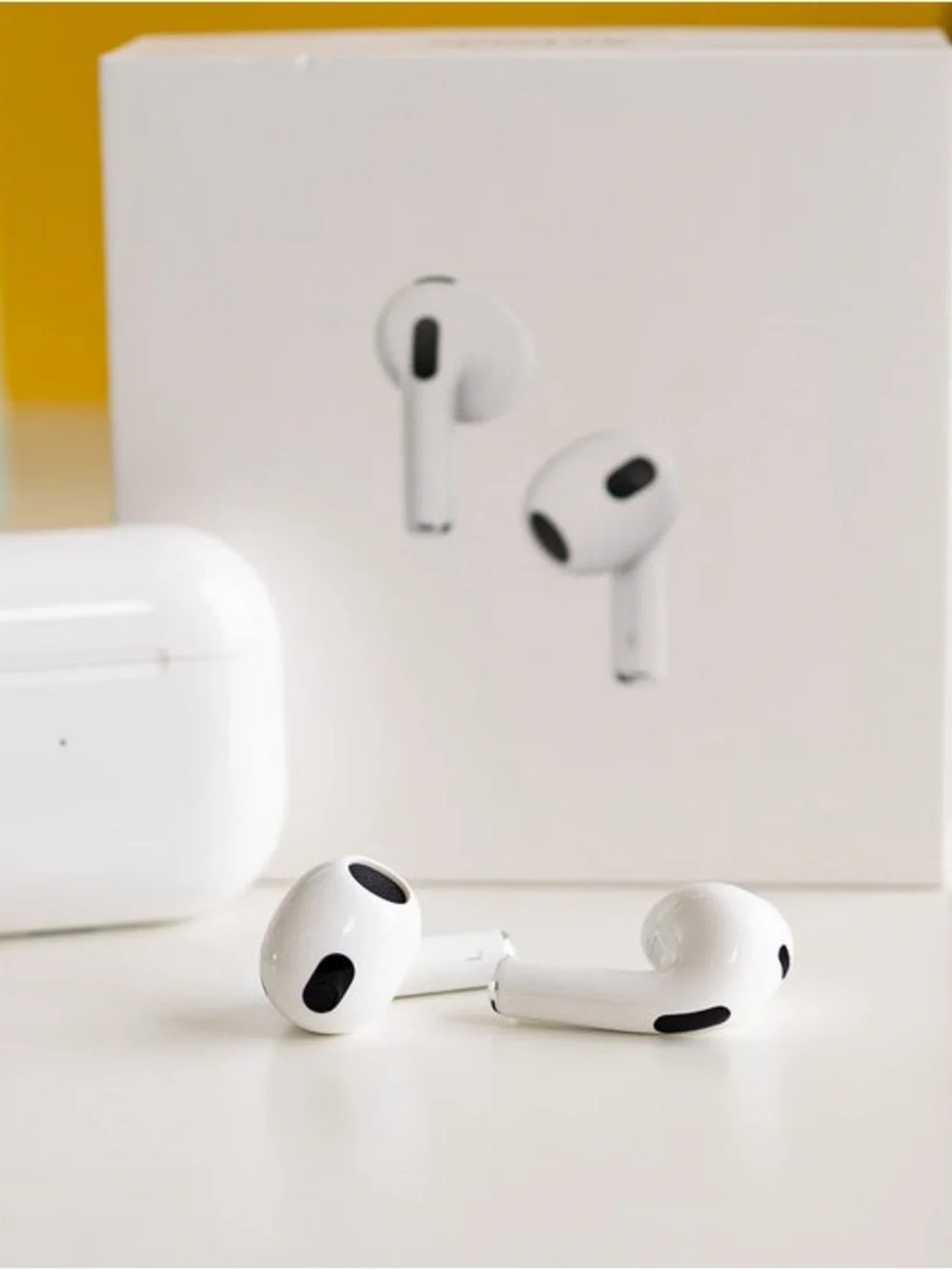 Apple AirPods 3rd gen White Wireless Earbuds with Charging Case